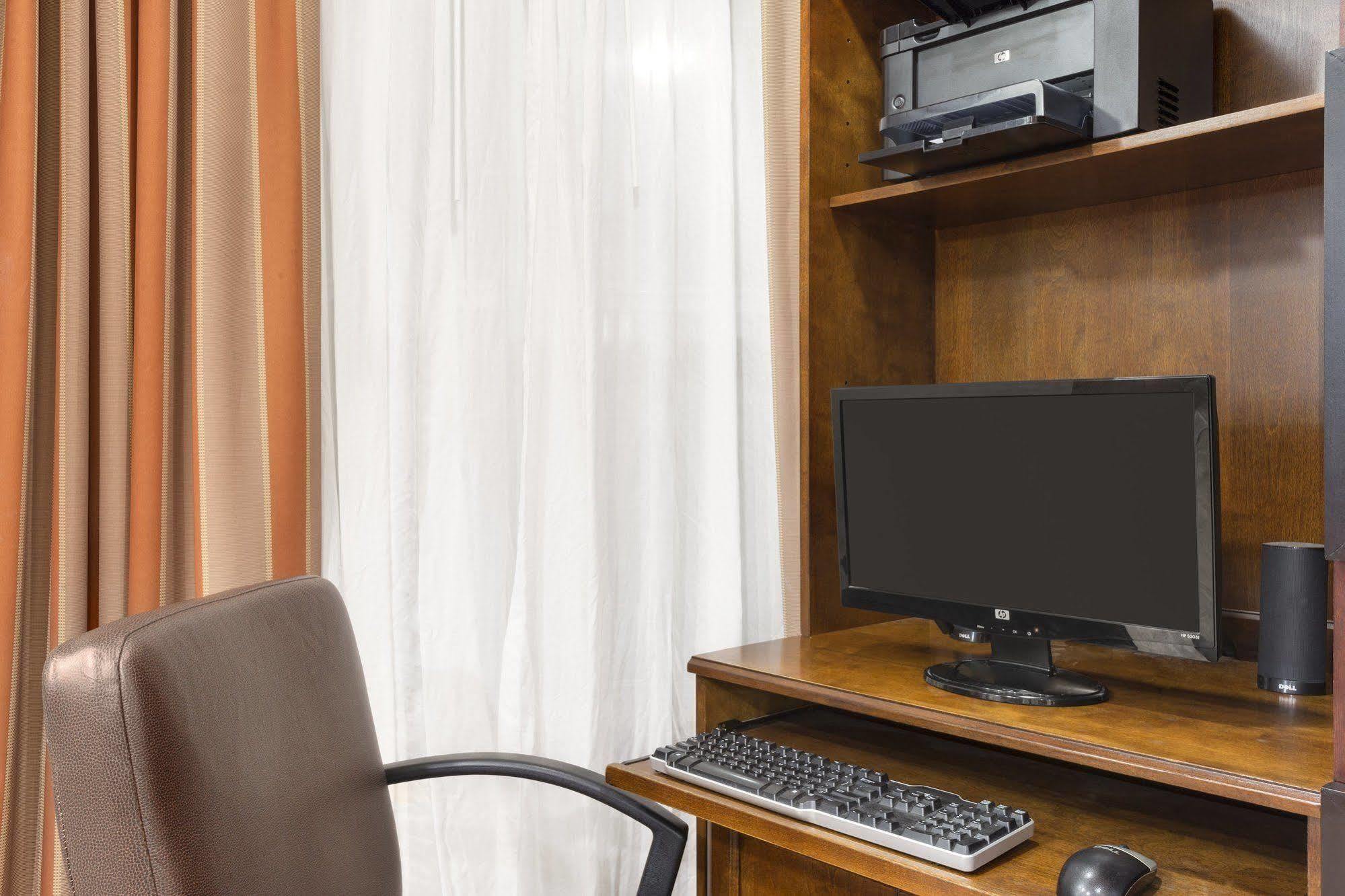 Country Inn & Suites By Radisson, Lubbock, Tx Экстерьер фото